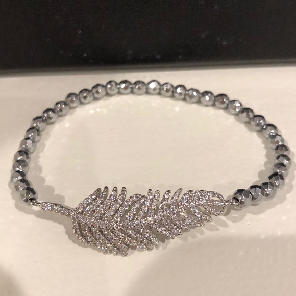 Beaded leaf stretch bracelet - Picture 2 of 3